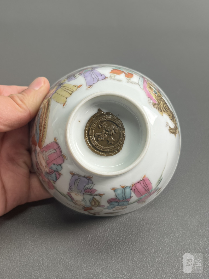 清道光  粉彩“十八罗汉”花口杯 - 图12